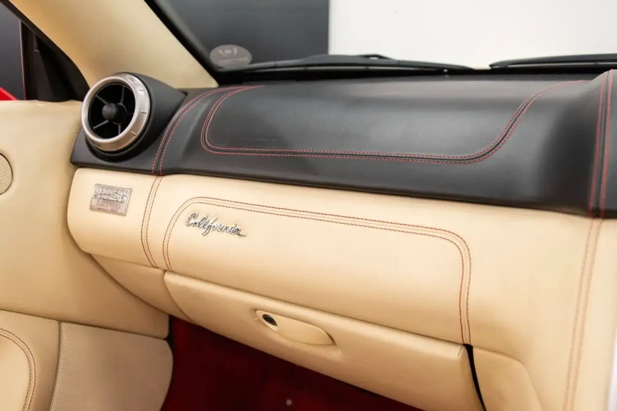 2012-ferrari-california-43-big-43