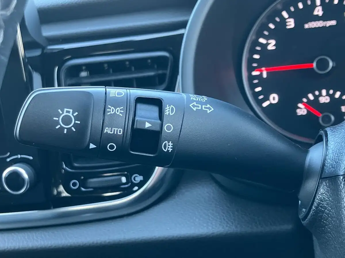 2023-kia-rio-10-t-gdi-3-dct-big-35