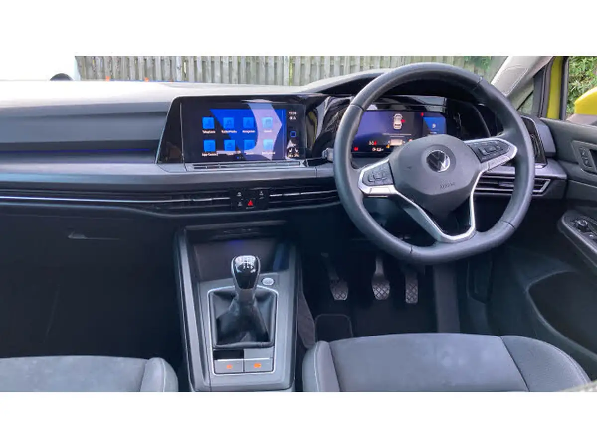 2021-volkswagen-golf-15-tsi-style-130ps-hatchback-big-9