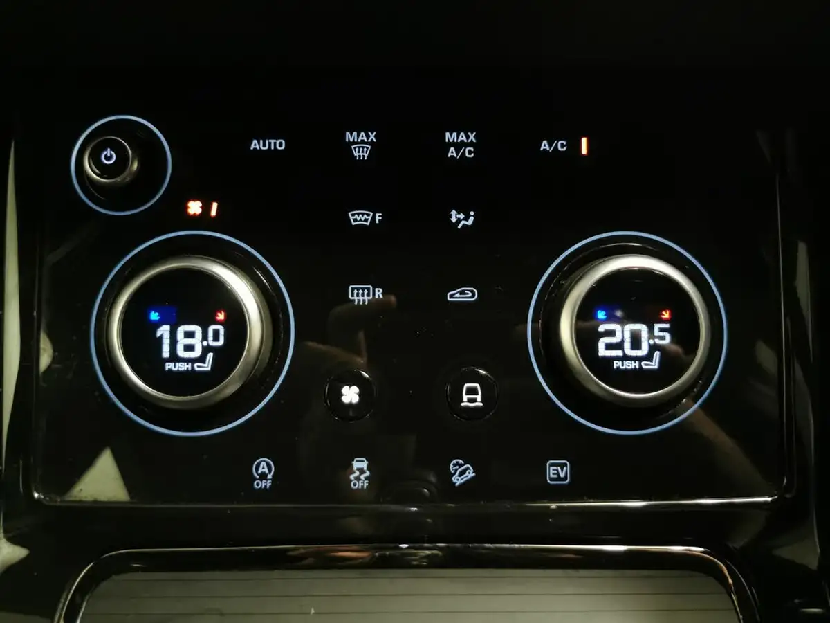 2022-land-rover-range-rover-evoque-15-p300e-r-dynamic-s-big-17
