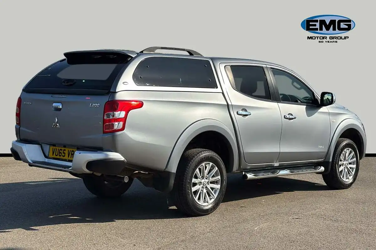 2015-mitsubishi-l200-24di-d-titan-big-5