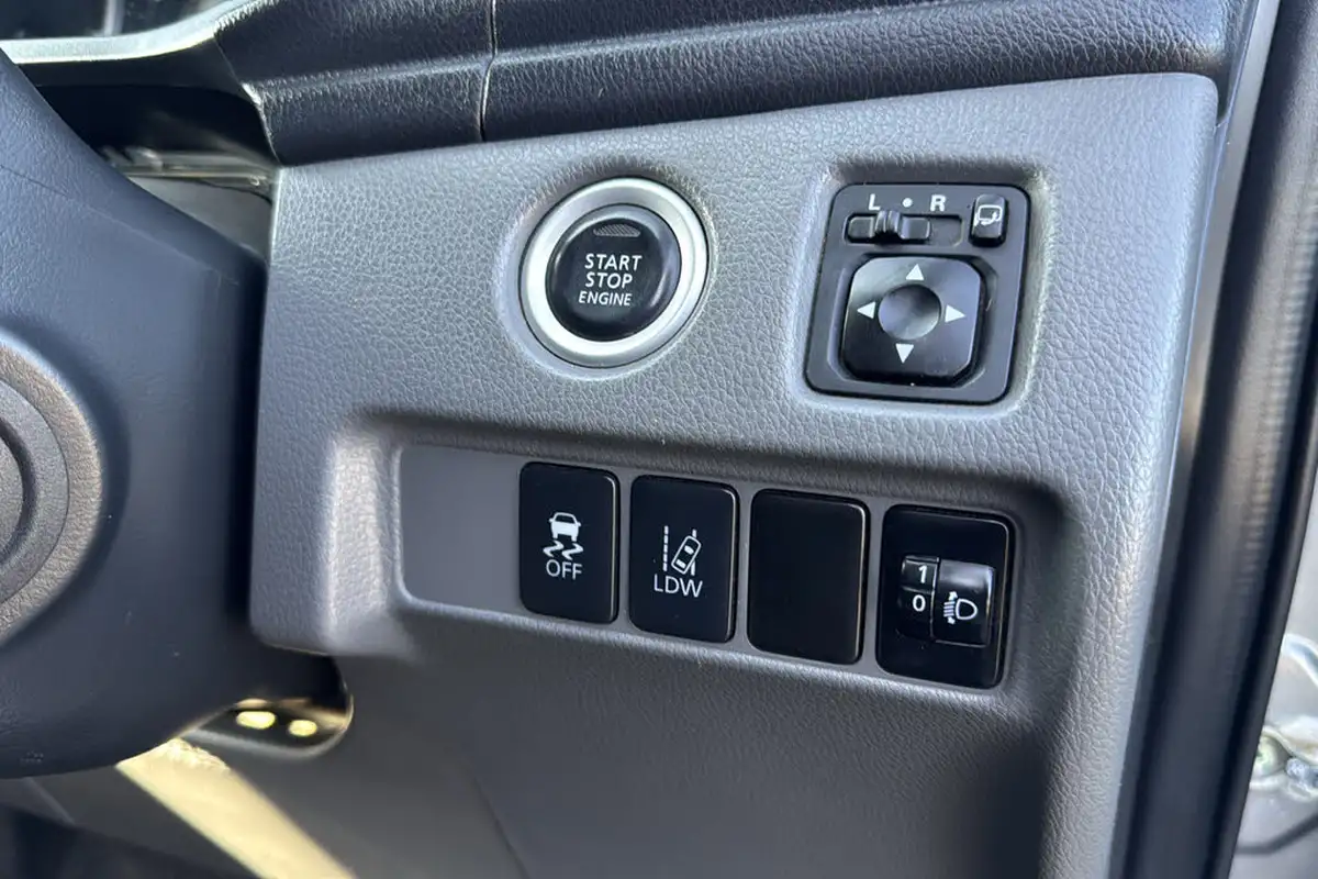 2015-mitsubishi-l200-24di-d-titan-big-27