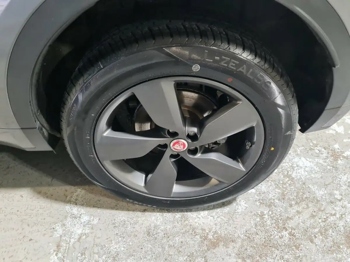 2019-jaguar-e-pace-20-i4d-chequered-flag-180ps-big-18