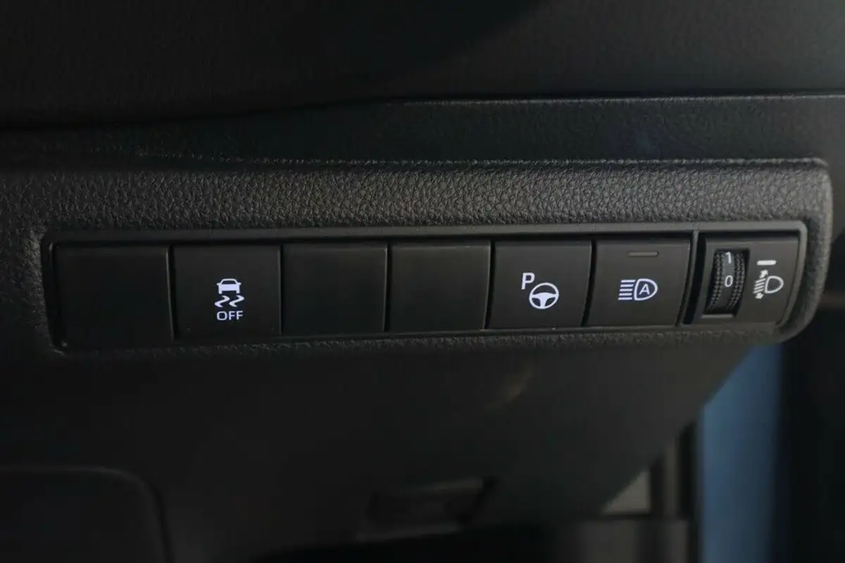 2021-toyota-corolla-18-vvt-i-design-trk-touring-sports-5d-big-23