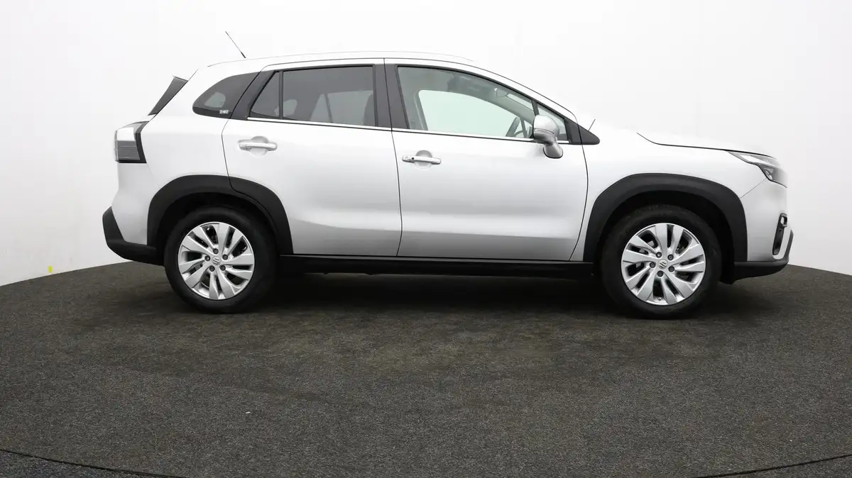 2023-suzuki-s-cross-15-motion-big-31