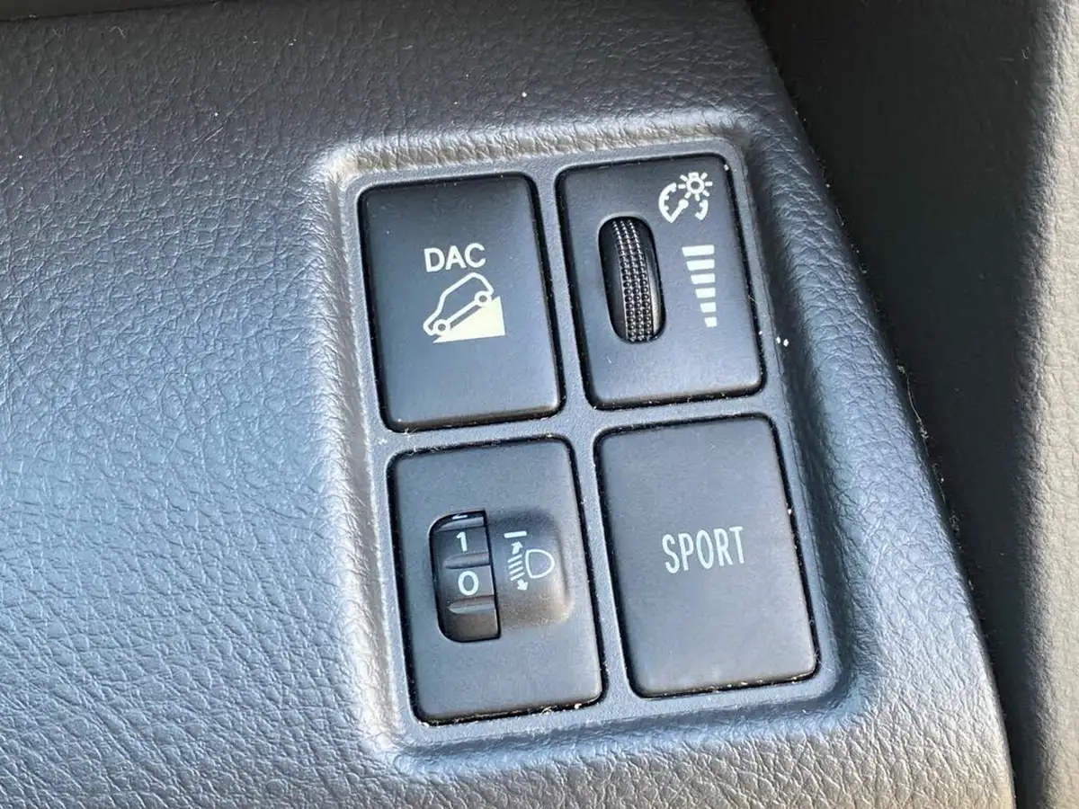 2011-toyota-rav4-22td-xt-r-22d-cat-150bhp-euro-5-auto-big-37