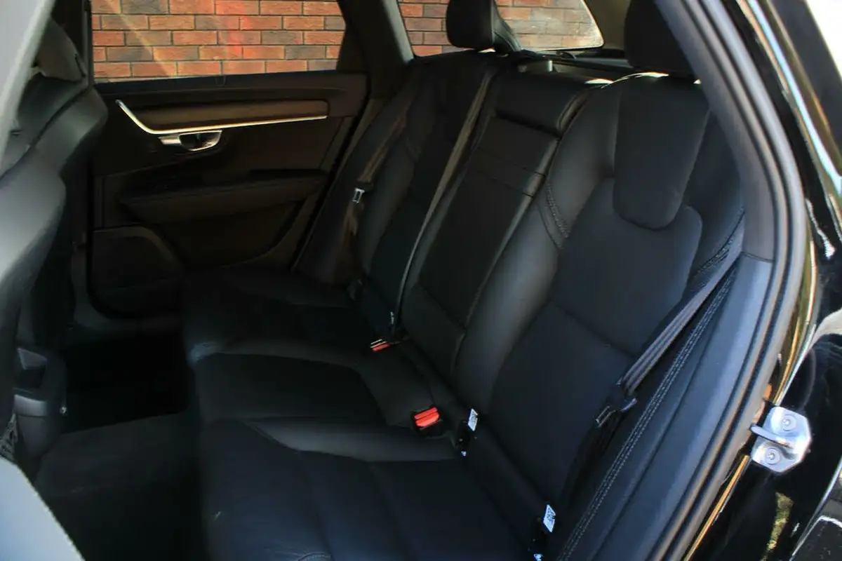 2019-volvo-v90-20td-d5-cross-country-plus-big-21