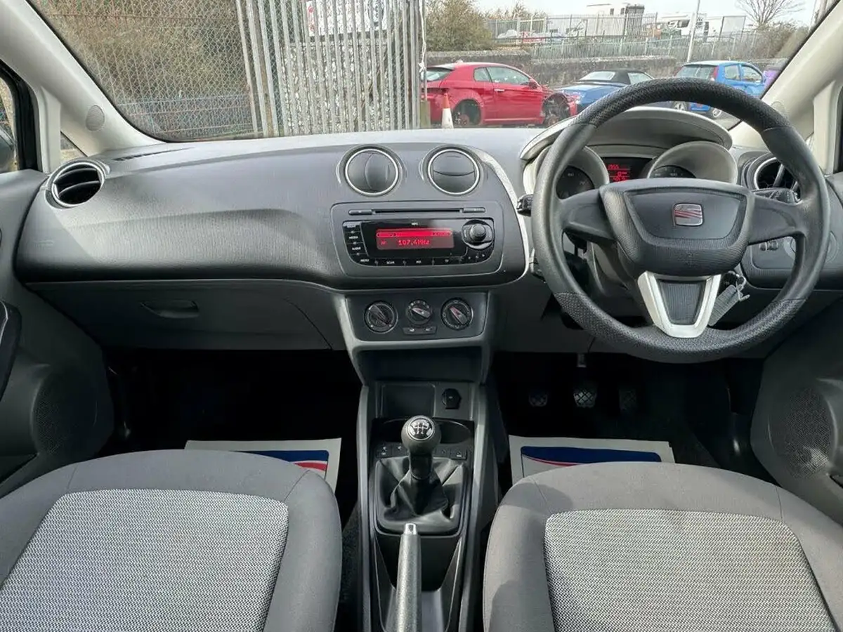 2010-seat-ibiza-14-se-85-sportcoupe-hatchback-3d-big-14