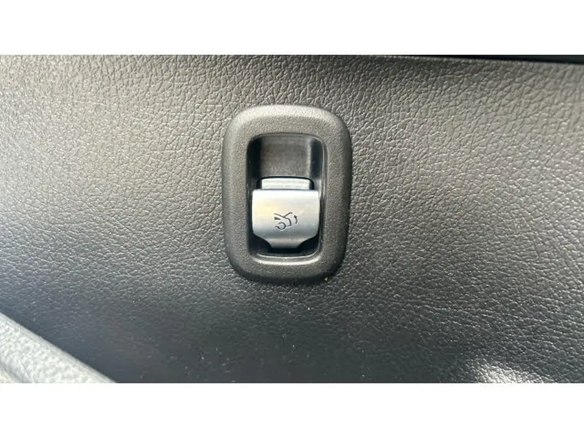 2023-mercedes-benz-c-class-20d-c220d-amg-line-200ps-saloon-4d-1993cc-big-28