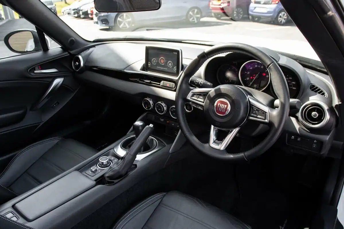 2018-fiat-124-14-multiair-124-spider-lusso-big-4