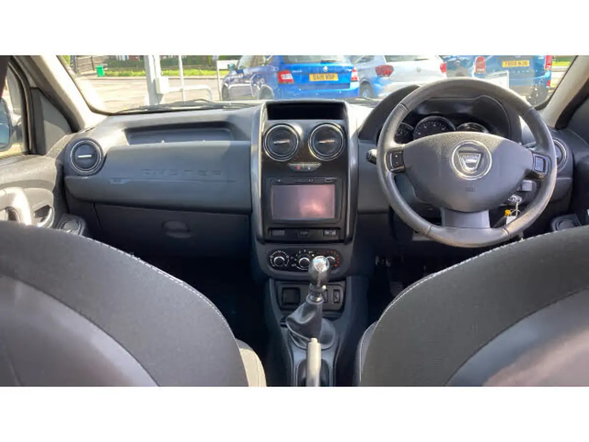 2017-dacia-duster-15dci-laureate-110bhp-ss-station-wagon-5d-big-9