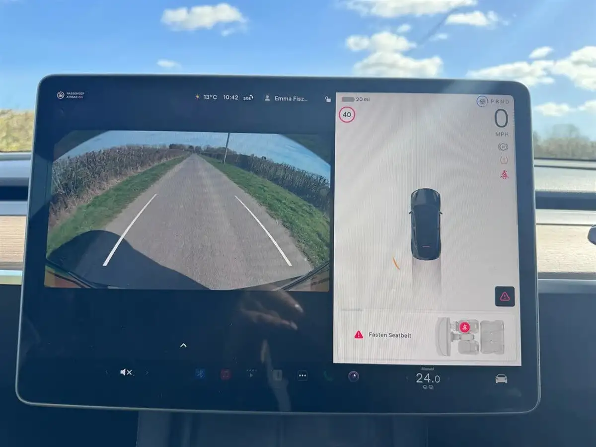 2022-tesla-model-y-e-long-range-big-16
