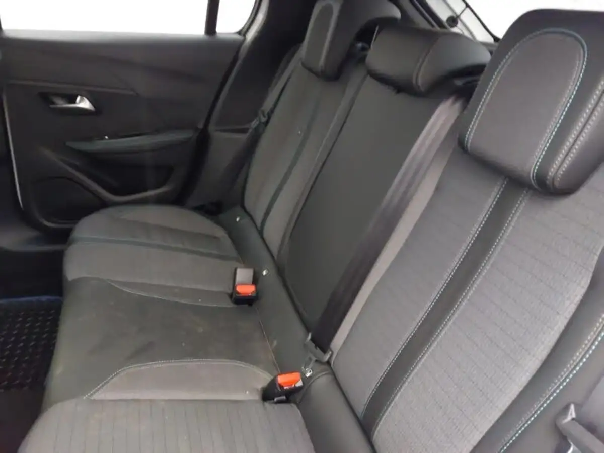 2023-peugeot-208-12-puretech-allure-premium-100ps-eat8-big-5