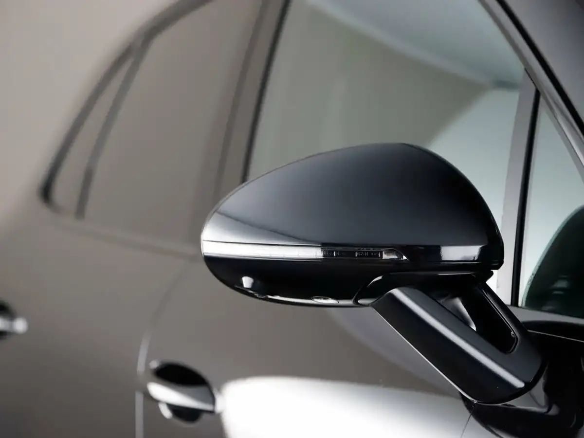 2023-porsche-macan-20-big-37