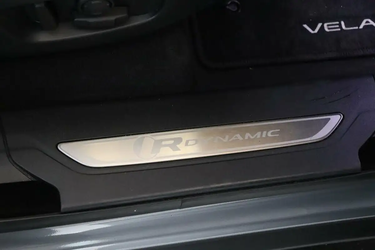 2021-land-rover-range-rover-velar-20-d200-velar-edition-big-39