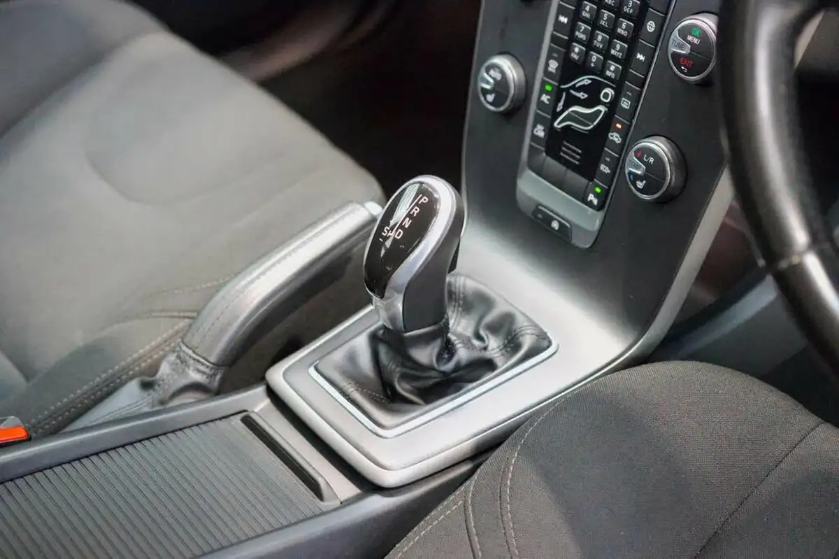 2015-volvo-v40-20td-d2-es-nav-geartronic-big-19