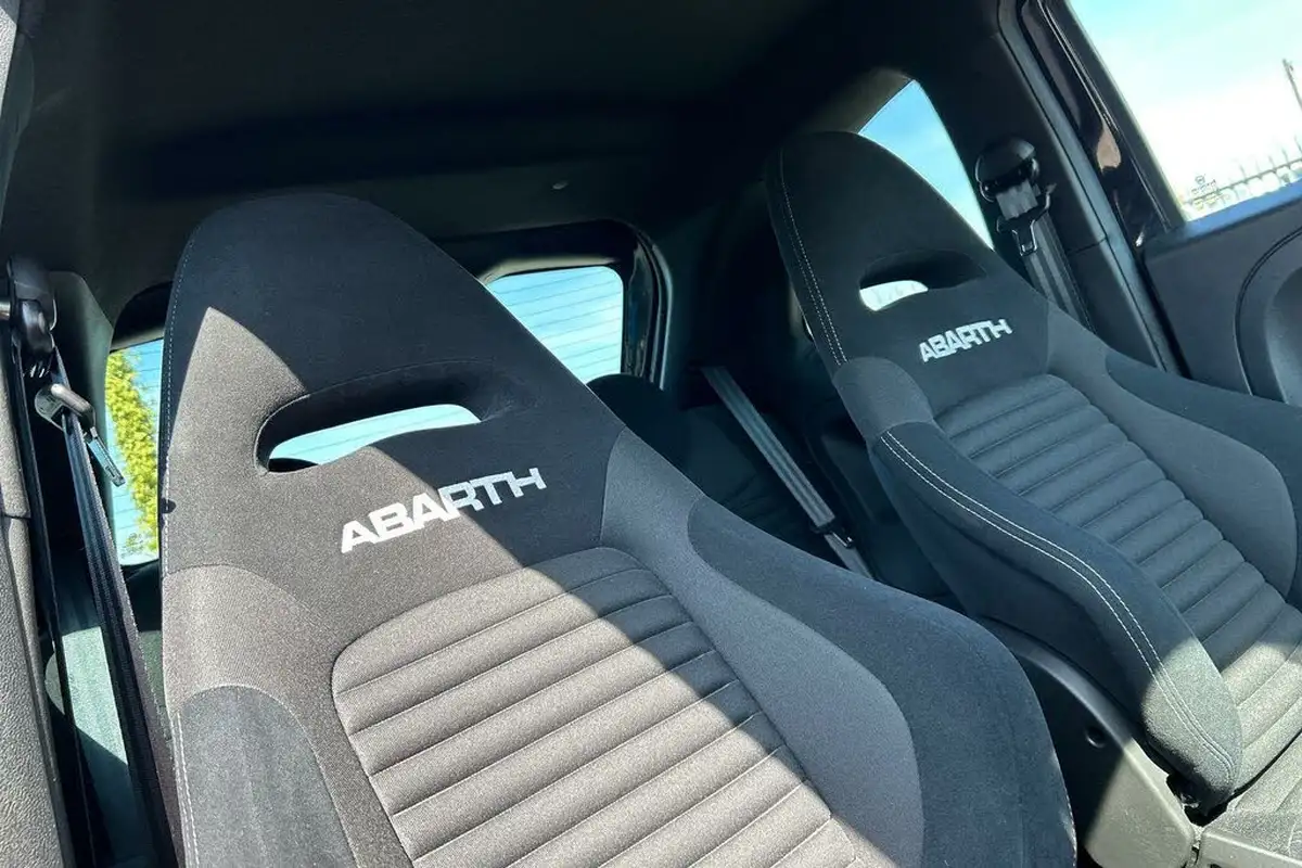 2022-abarth-595-14-tjet-competizione-big-10