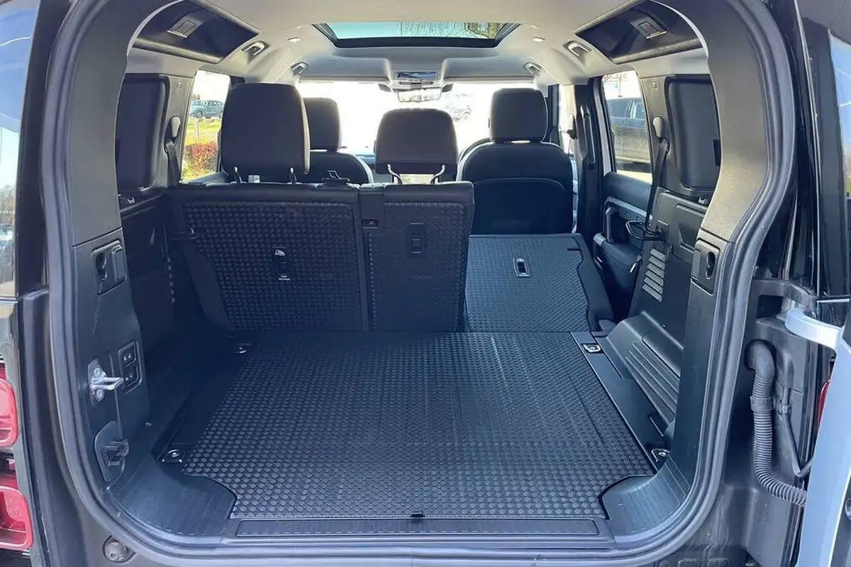 2022-land-rover-110-defender-30-d250-xs-edition-big-45