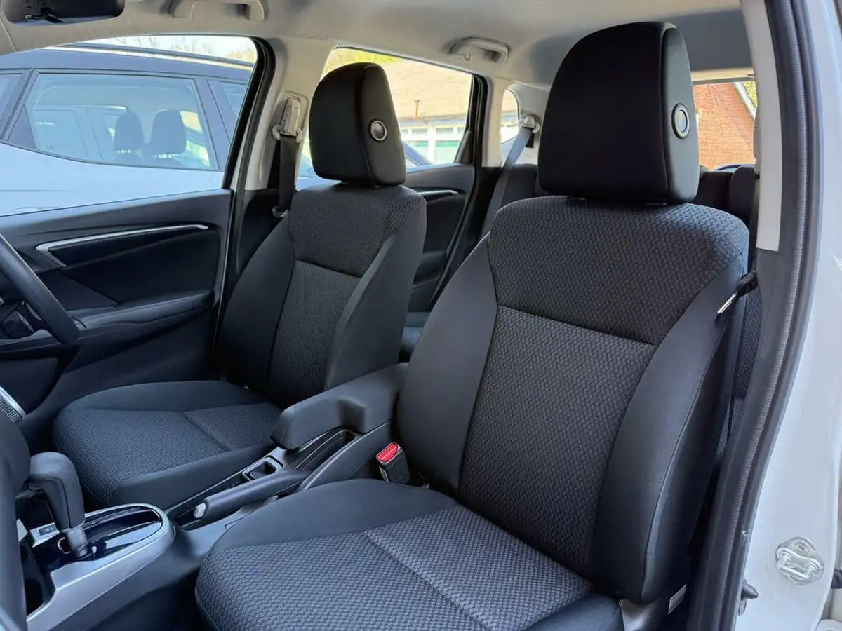 2020-honda-jazz-13-i-vtec-se-cvt-big-11