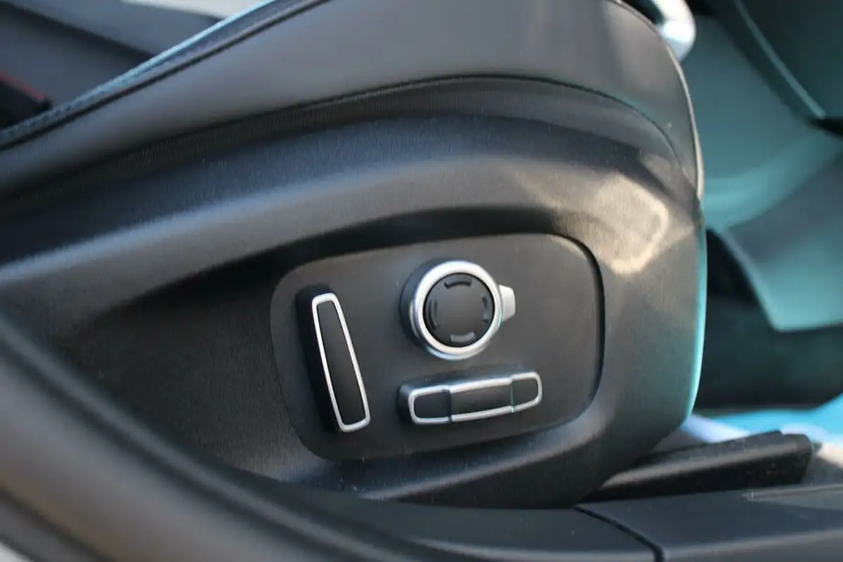 2022-jaguar-i-pace-ev400-hse-black-big-23
