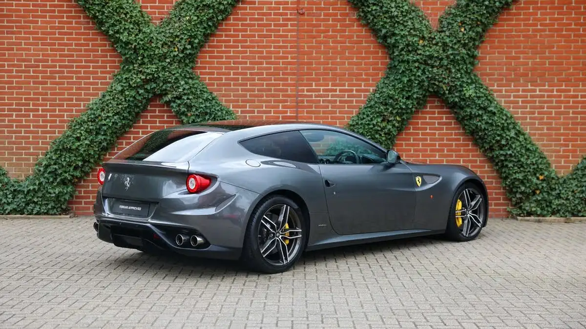 2016-ferrari-ff-63-big-8