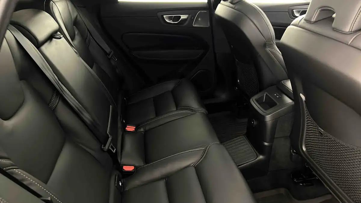 2024-volvo-xc60-20-t8-ultimate-dark-big-13