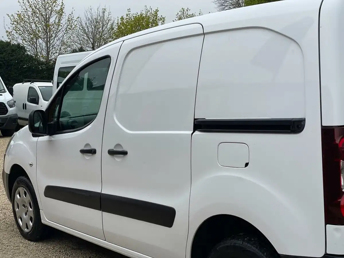2017-peugeot-partner-16bluehdi-professional-l1-100pseu6-854-big-23