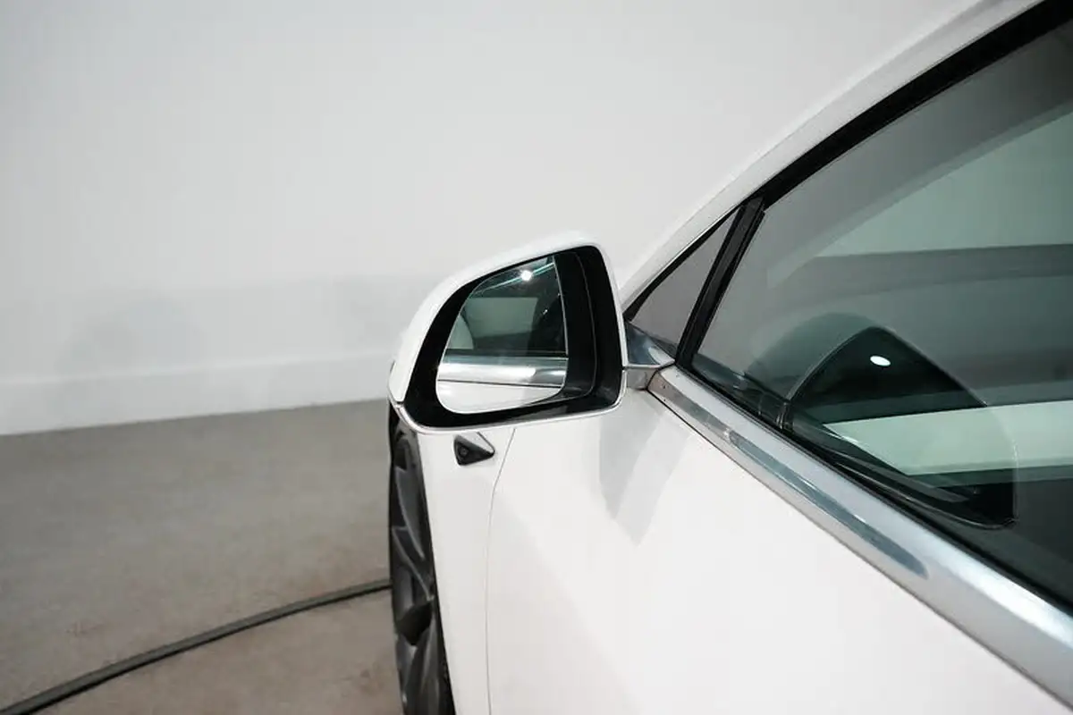 2020-tesla-model-3-e-performance-big-19