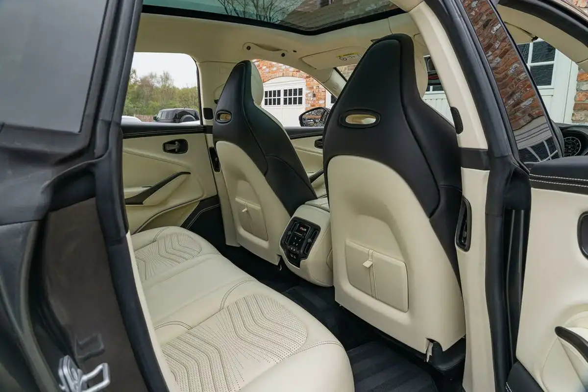 2020-aston-martin-dbx-40-v8-big-29