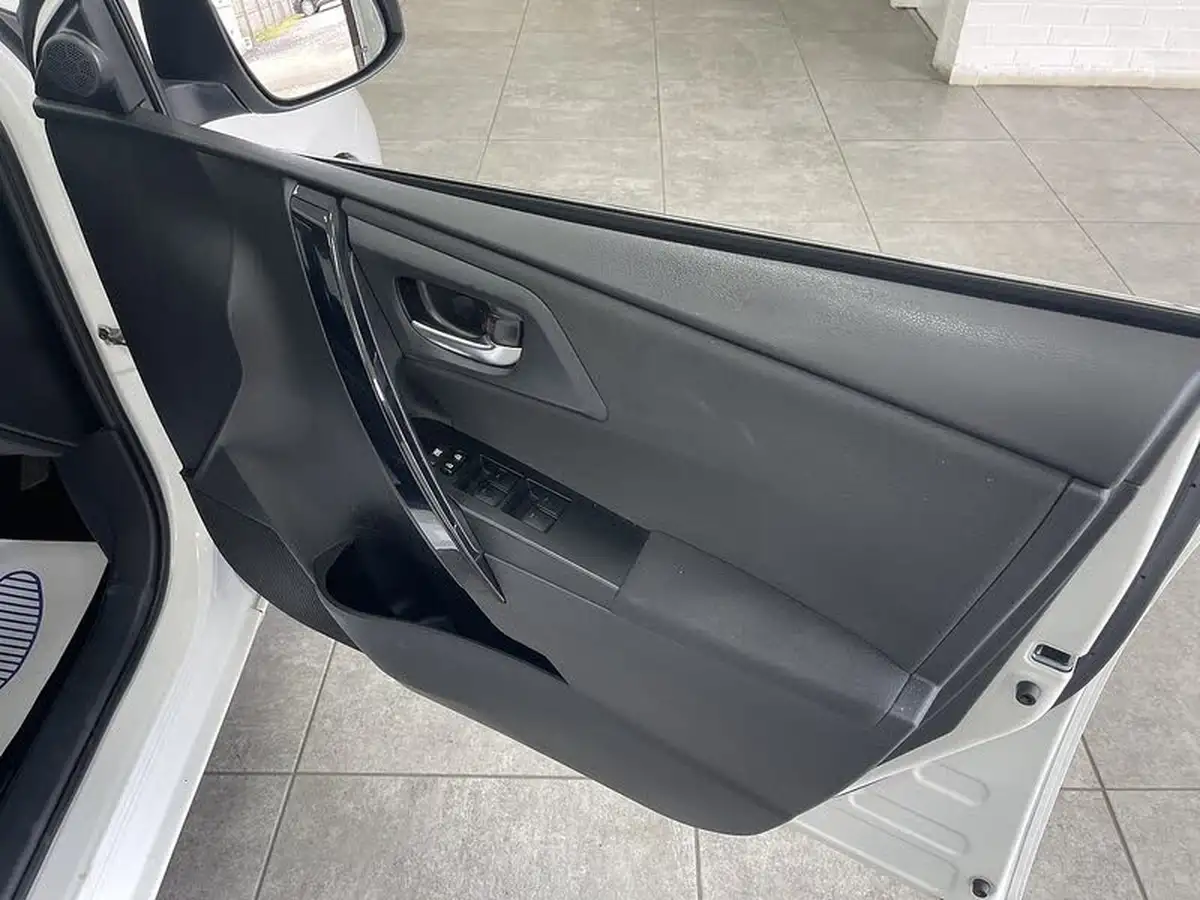 2017-toyota-auris-16d-icon-tss-hatchback-big-13