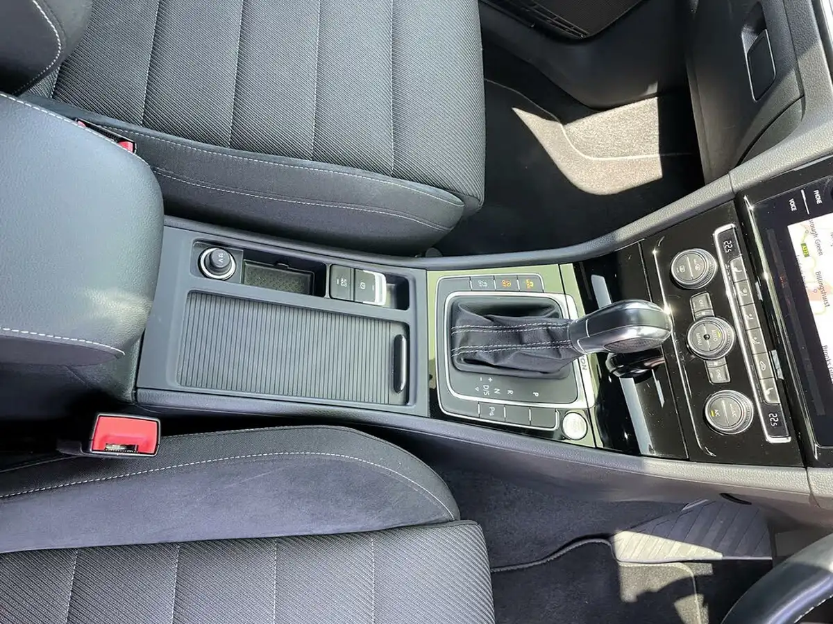 2019-volkswagen-golf-20-tsi-r-300ps-hatchback-5d-dsg-big-51