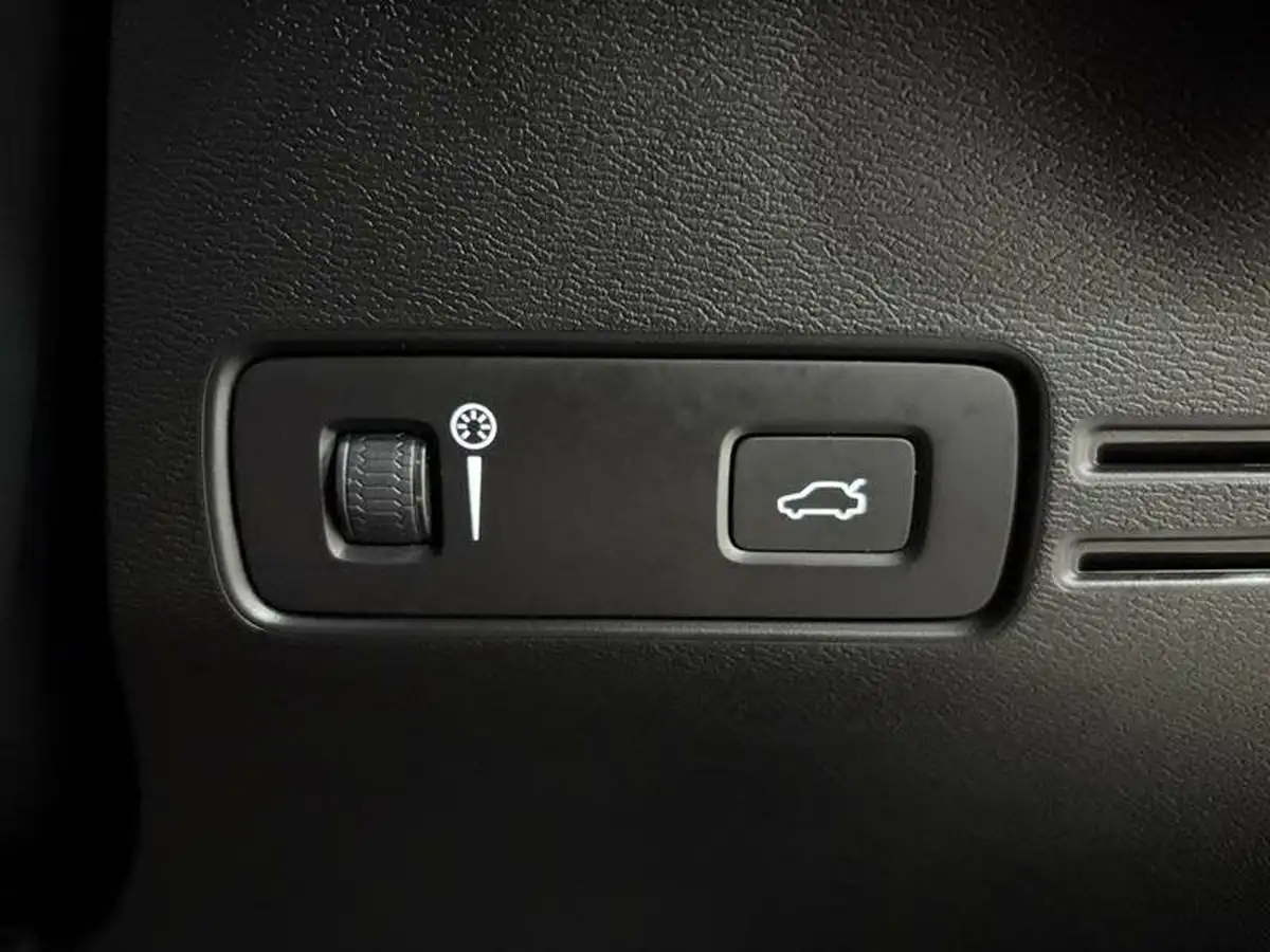 2019-volvo-xc40-20td-d3-r-design-awd-geartronic-big-28