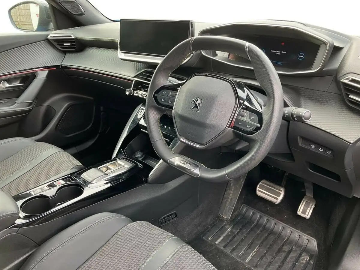 2023-peugeot-2008-suv-e-gt-136bhp-50kwh-station-wagon-big-7