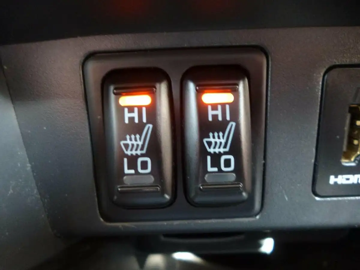 2020-mitsubishi-l200-22di-d-barbarian-auto-big-41