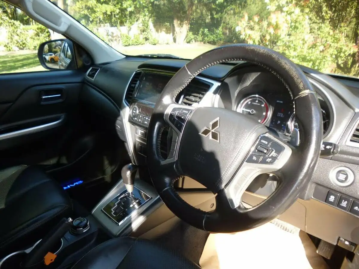 2020-mitsubishi-l200-22di-d-barbarian-auto-big-16
