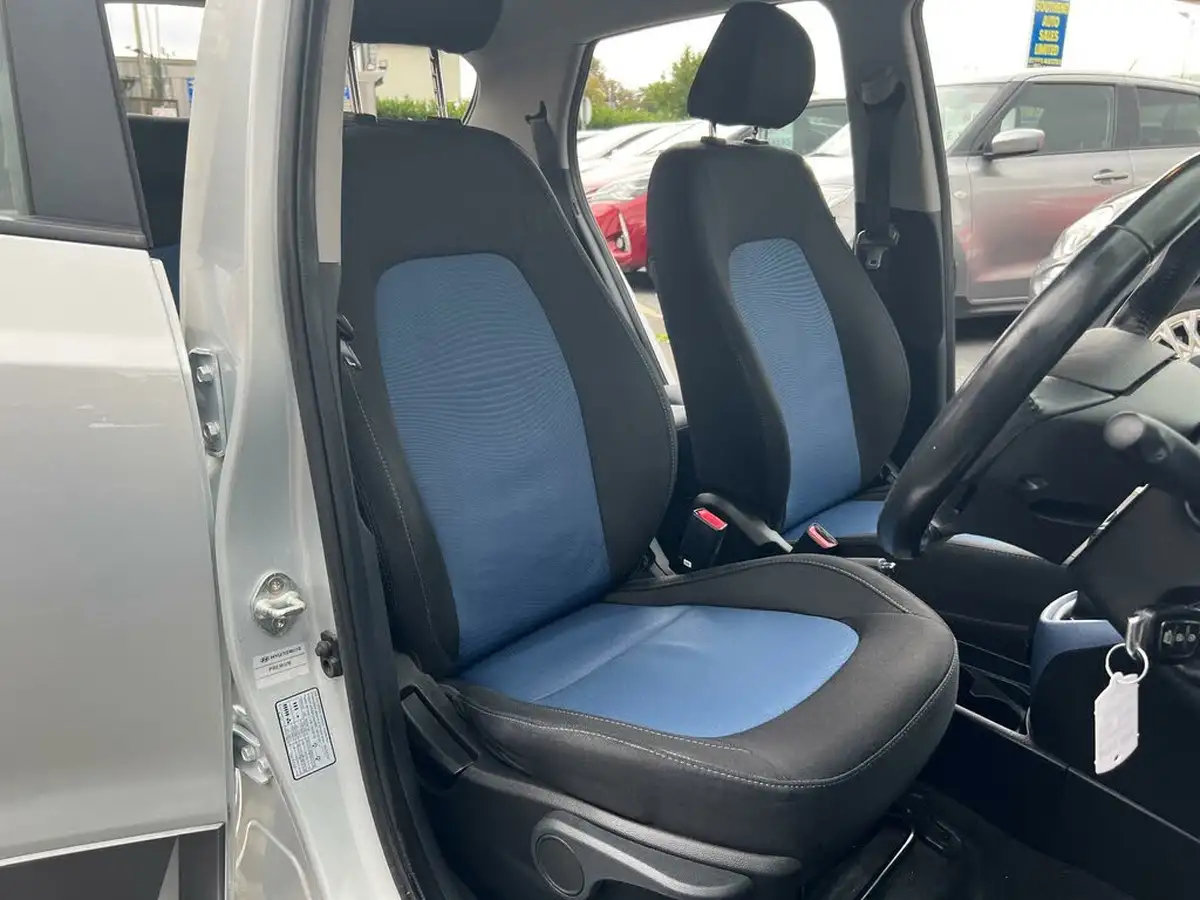2014-hyundai-i10-10-premium-big-18