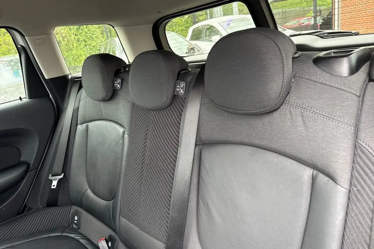 2018-mini-clubman-15-cooper-auto-big-18