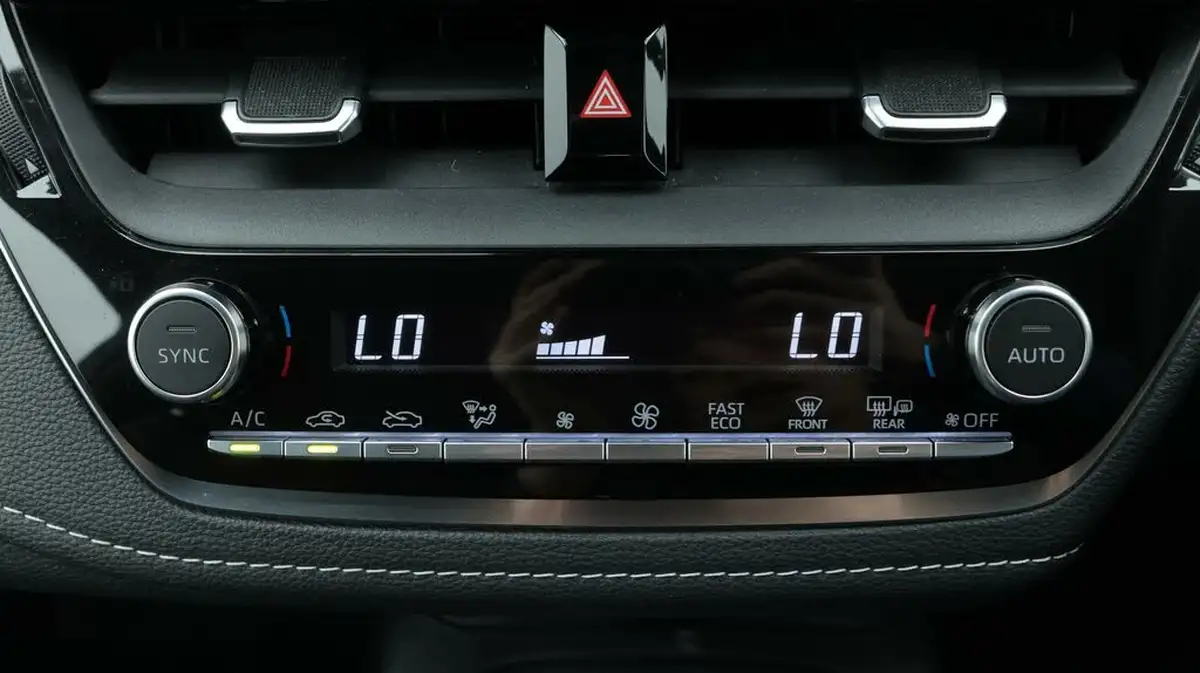 2023-toyota-corolla-18-vvt-i-icon-138bhp-hatchback-5d-big-12