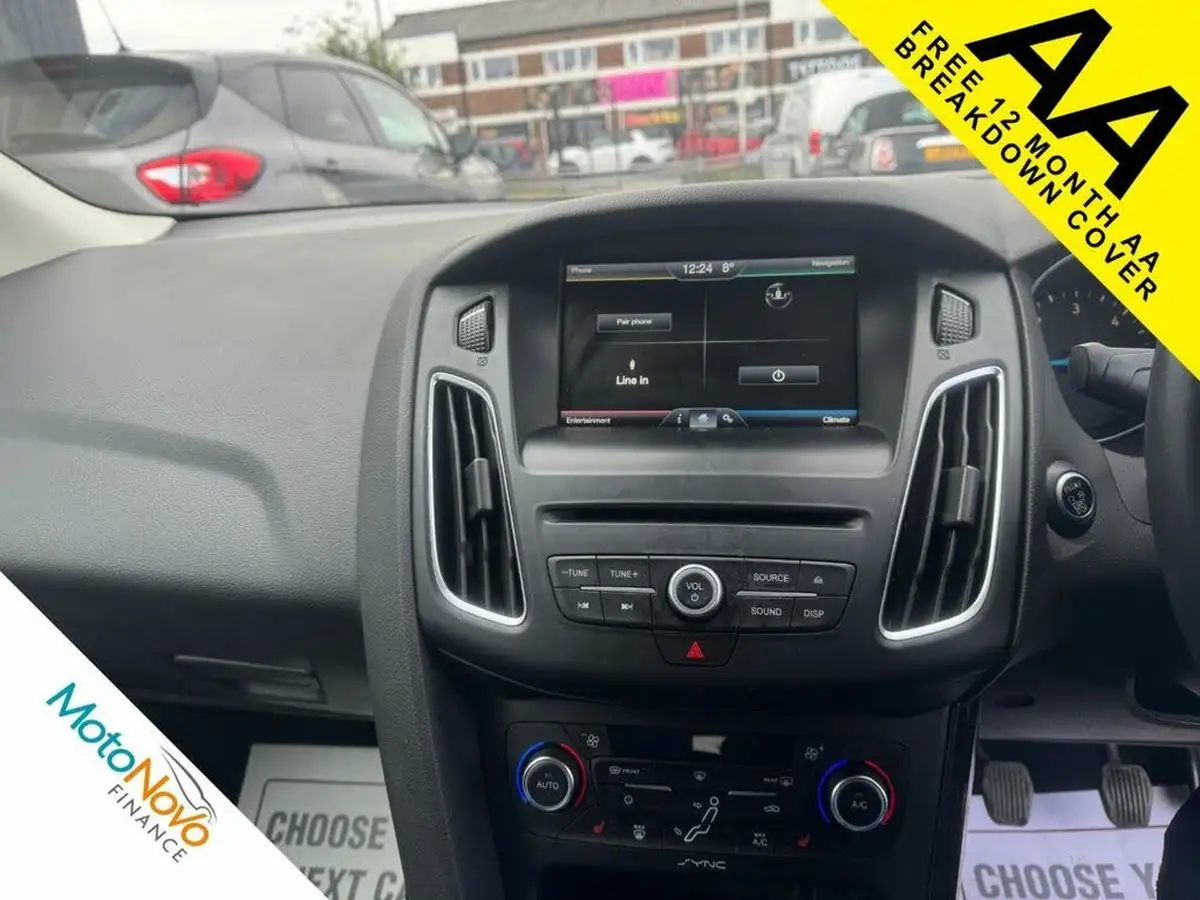 2015-ford-focus-20tdci-titanium-x-hatchback-big-14