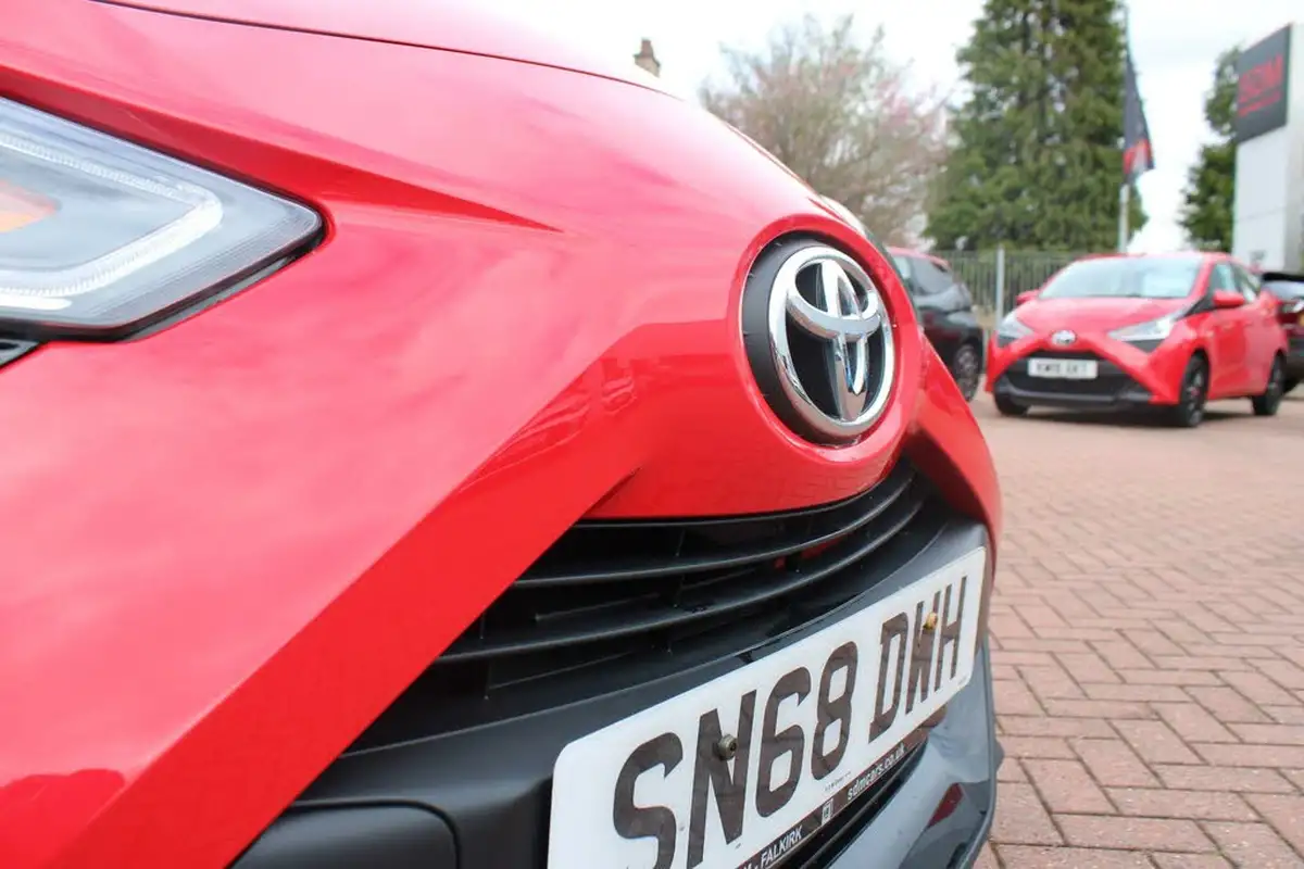 2019-toyota-aygo-10-vvt-i-x-trend-x-shift-big-2