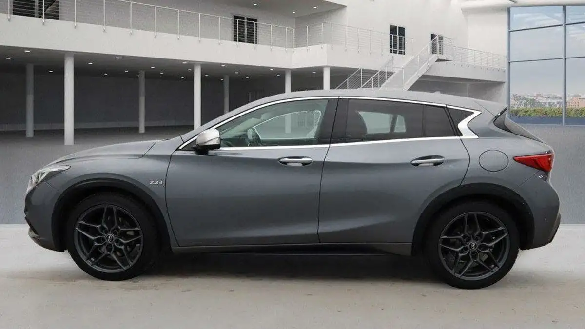 2016-infiniti-q30-22d-premium-big-5