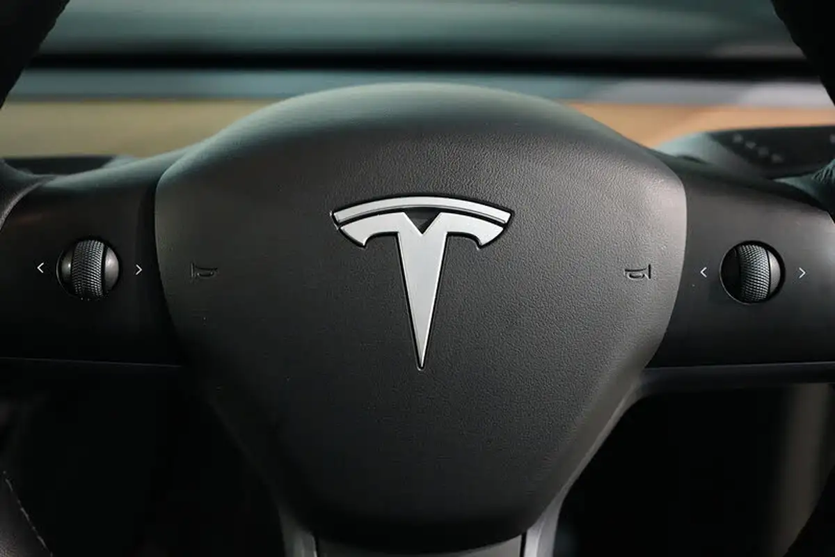 2024-tesla-model-y-e-performance-big-30