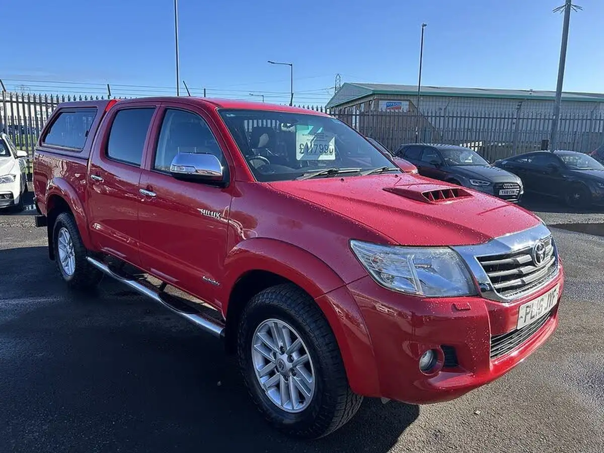 2016-toyota-hi-lux-30td-invincible-auto-big-0