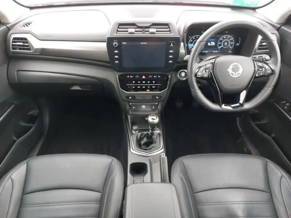 2024-kgm-ssangyong-tivoli-15-k40-big-2