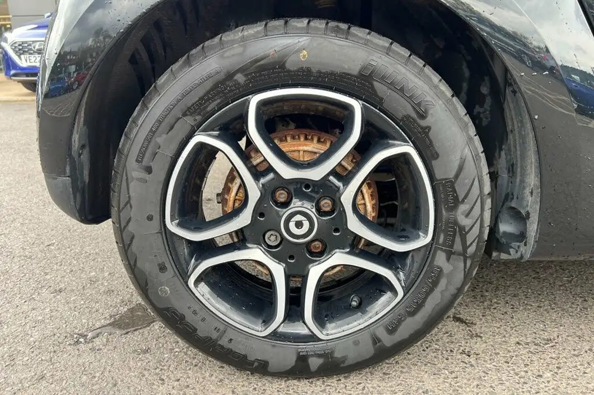2018-smart-forfour-eq-prime-premium-plus-big-12