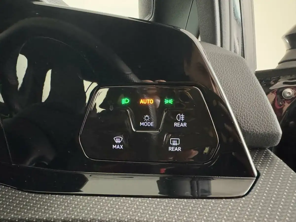 2021-volkswagen-golf-big-22