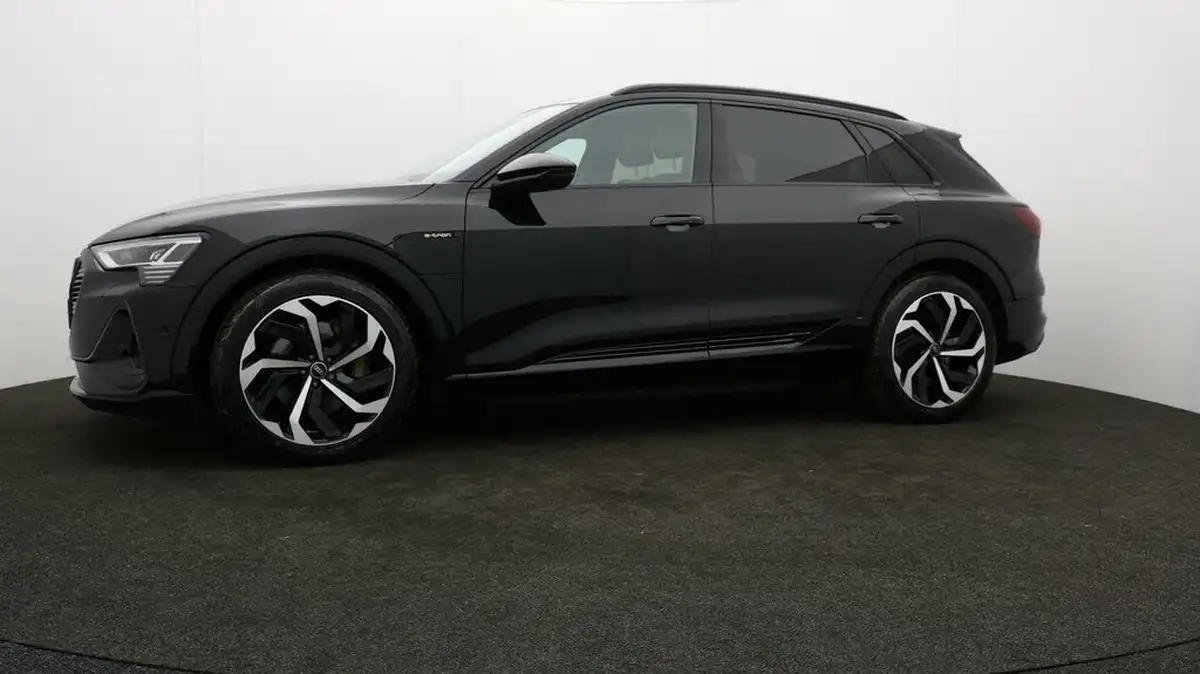 2022-audi-e-tron-55e-black-edition-station-wagon-big-58