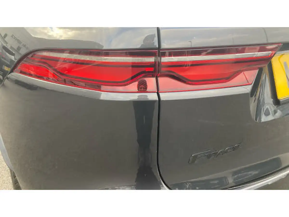 2022-jaguar-f-pace-20-d200-r-dynamic-black-big-18