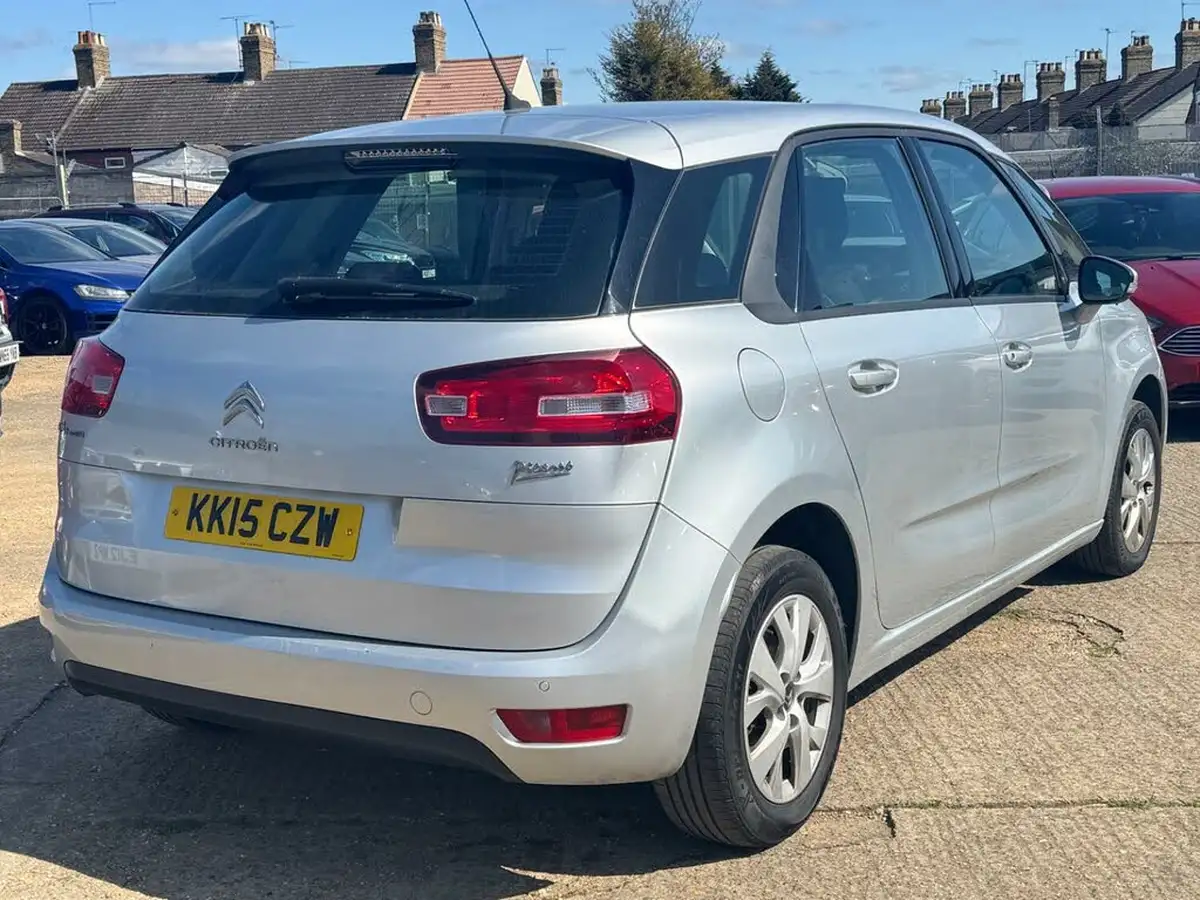 2015-citroen-c4-picasso-16bluehdi-vtr-100ps-big-2