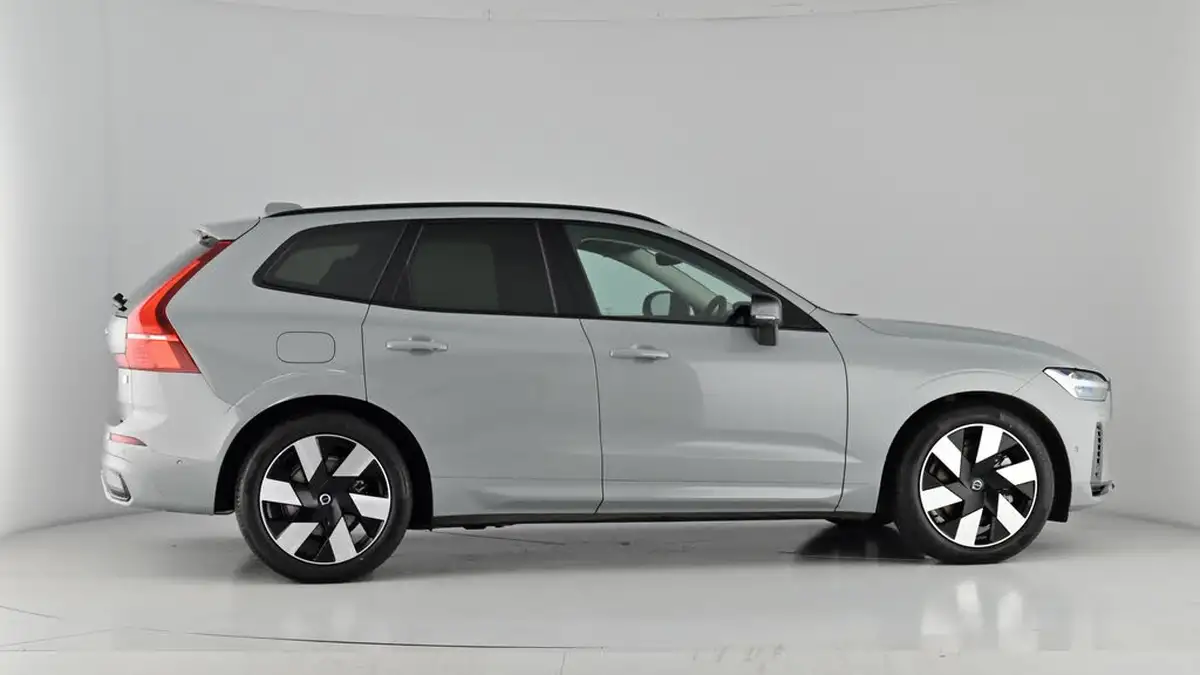 2024-volvo-xc60-20-t8-ultimate-dark-big-71